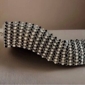 White House/Black Market
Swarovski Crystal Bracelet